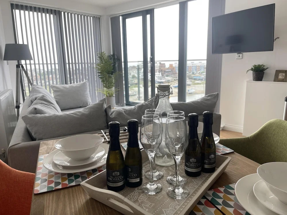Superior 2 Bedroom Condo With Stunning Sea Views