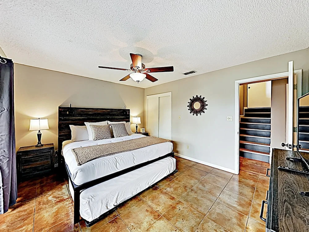 New Listing! Stunning Lakefront W/ Hot Tub & Cove 4 Bedroom Home