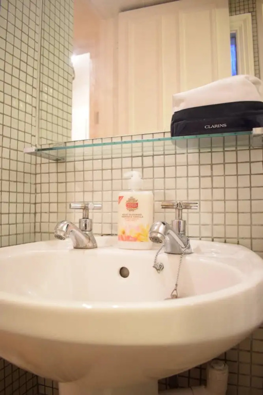 1 Bedroom Shepherds Bush Apartment