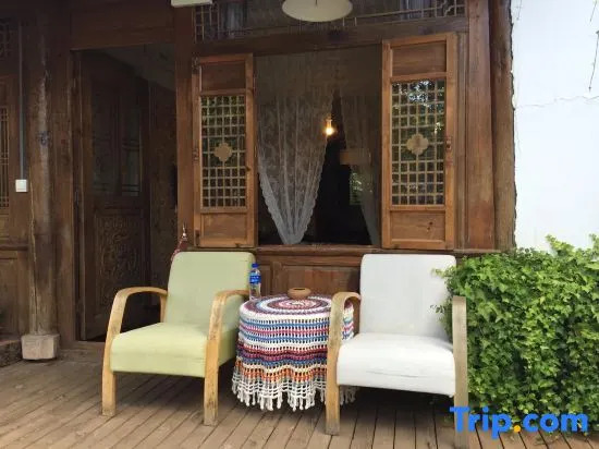Mrs. Sha's Living Room Inn