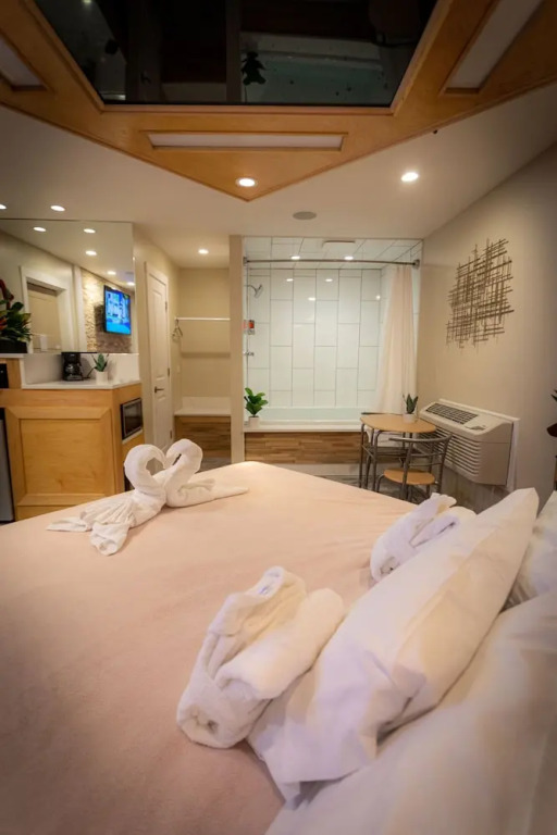 Sybaris Pool Suites