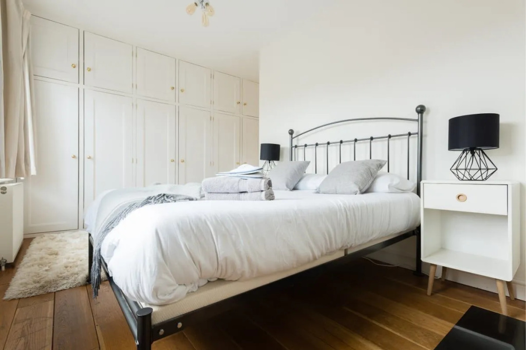 The Great Clarendon Lodge - Large & Stylish 4BDR Home