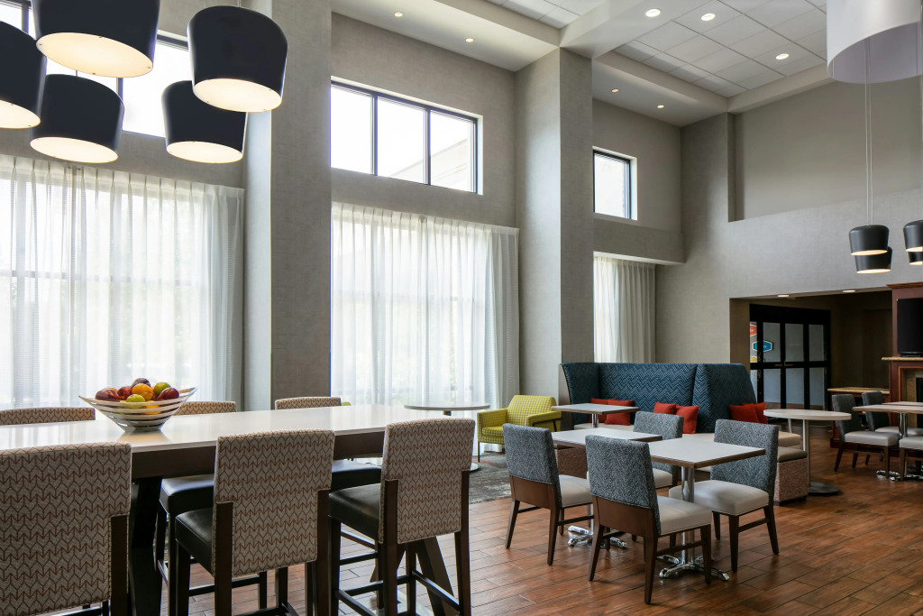 Hampton Inn & Suites West Bend