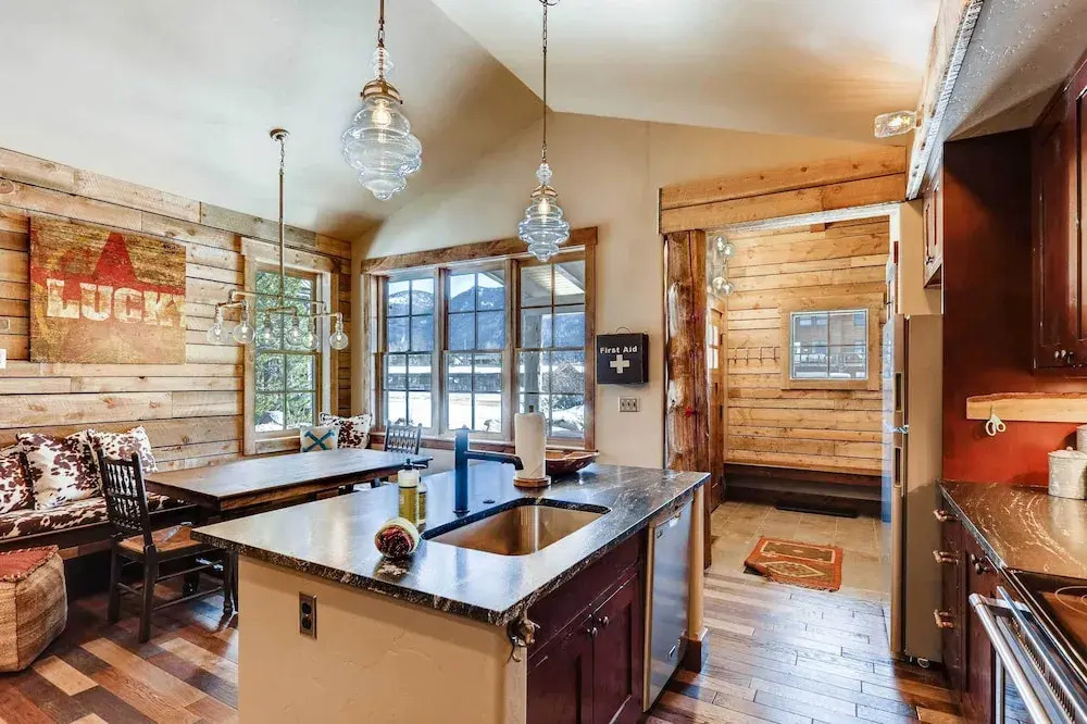2 Blocks To Grand Lake: Downtown Western Cabin!