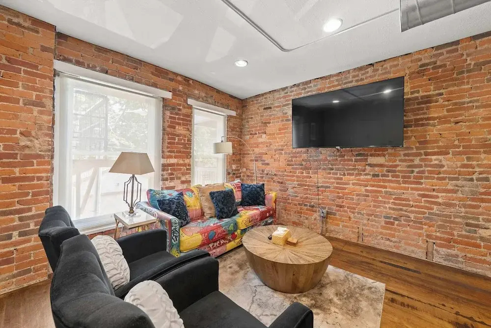 Short North Lounge Stay for 2