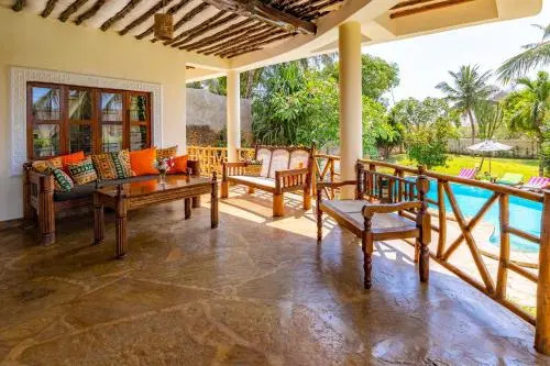 Luxury villa 400m from the beach