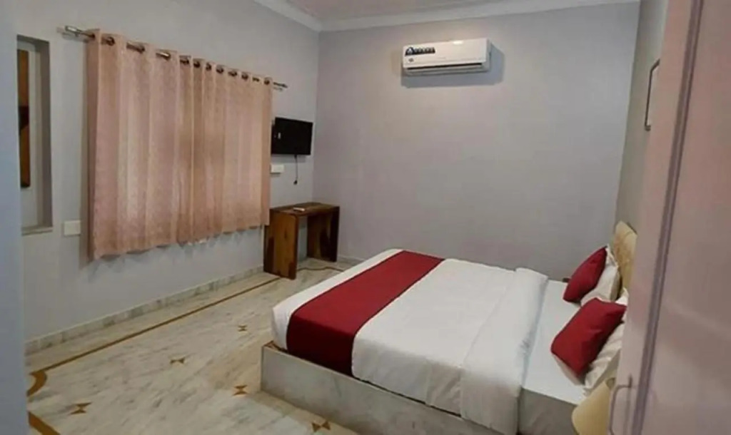 Fabhotel The Castle Homestay I