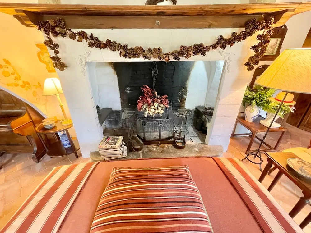 Adam House, Exclusive Pool, Outstanding Views, Vast Garden, Aircon, Sleeps 8