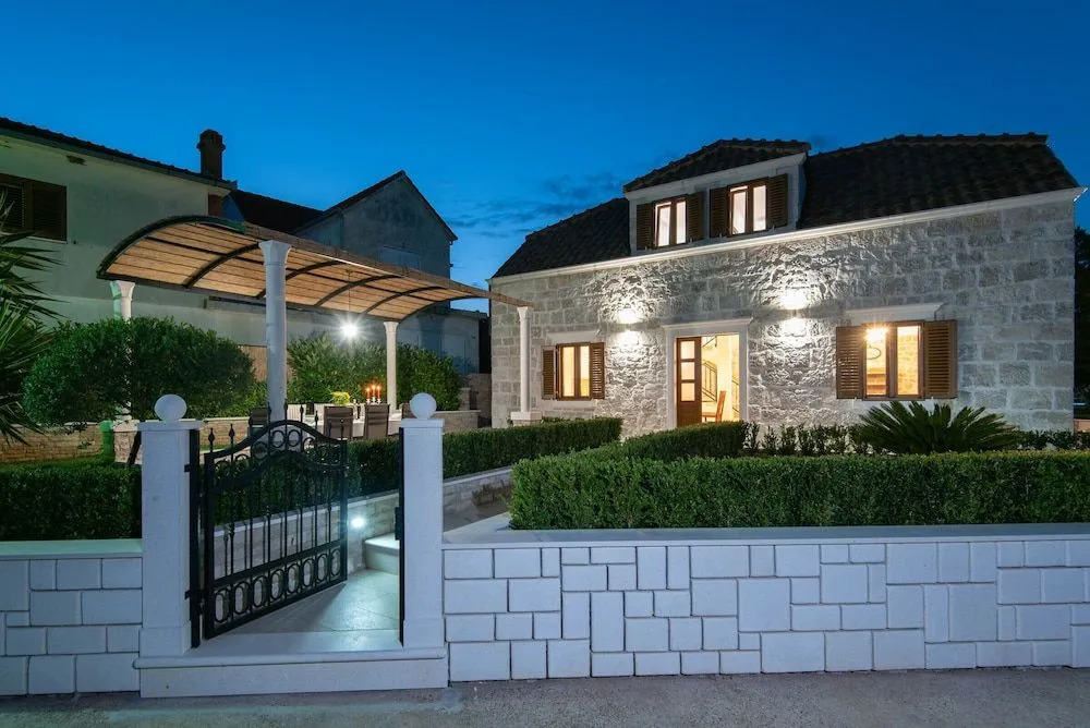 Villa Loviste Paradise