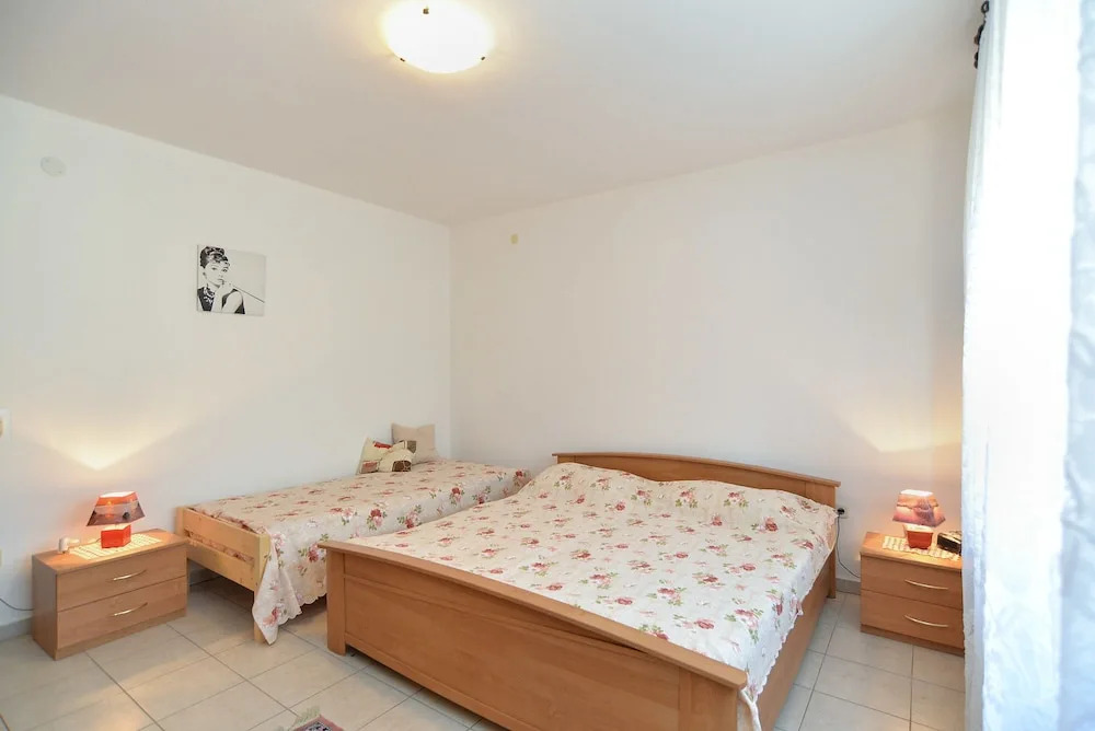 Apartment 684