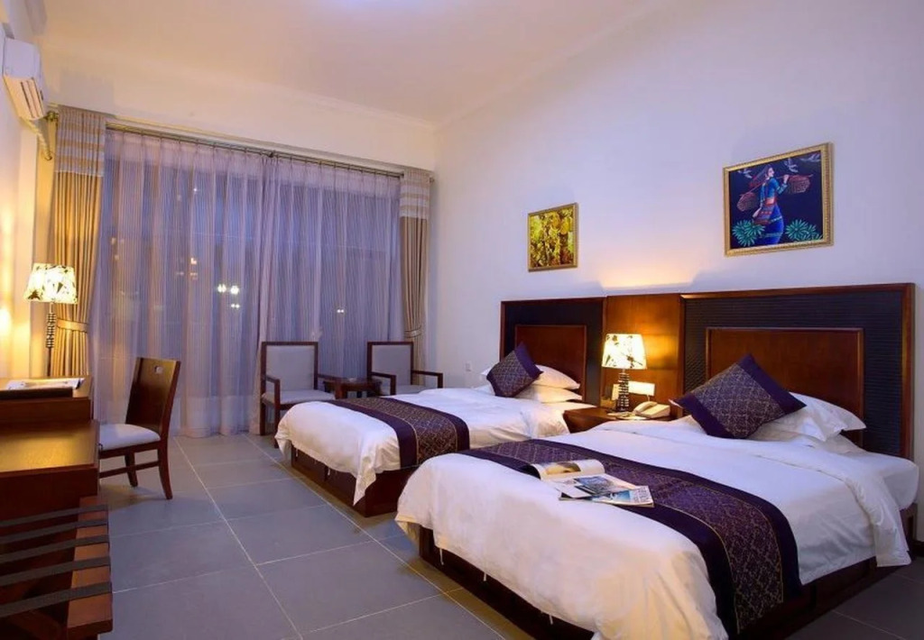 Huating Business Hotel