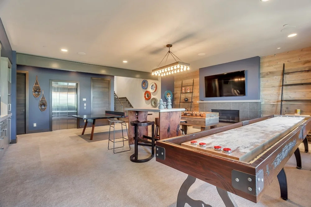 Stunning 6-bedroom Chalet in Heart of Park City 6 Home by Redawning