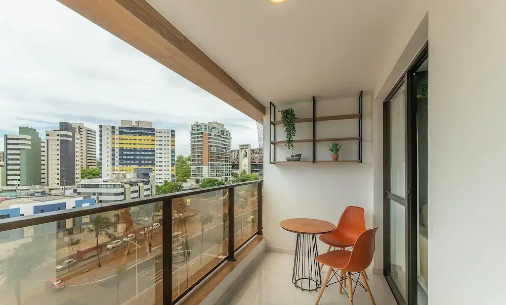 SMT - Building 750m From the Beach in Salvador