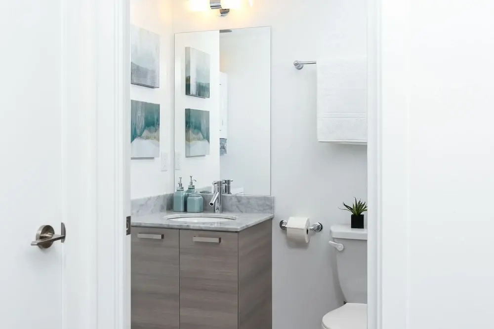 Platinum Suites - Fabulous CN Tower View. 2Bed 2Bath + Free Parking