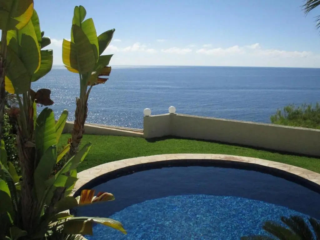 1. Meeresline Villa mit privat Pool