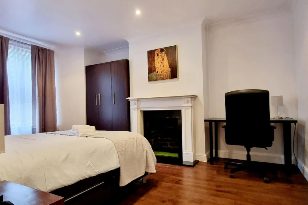 Garden Flat of a Charming Victorian Property in Central London With Aircon and Family-friendly