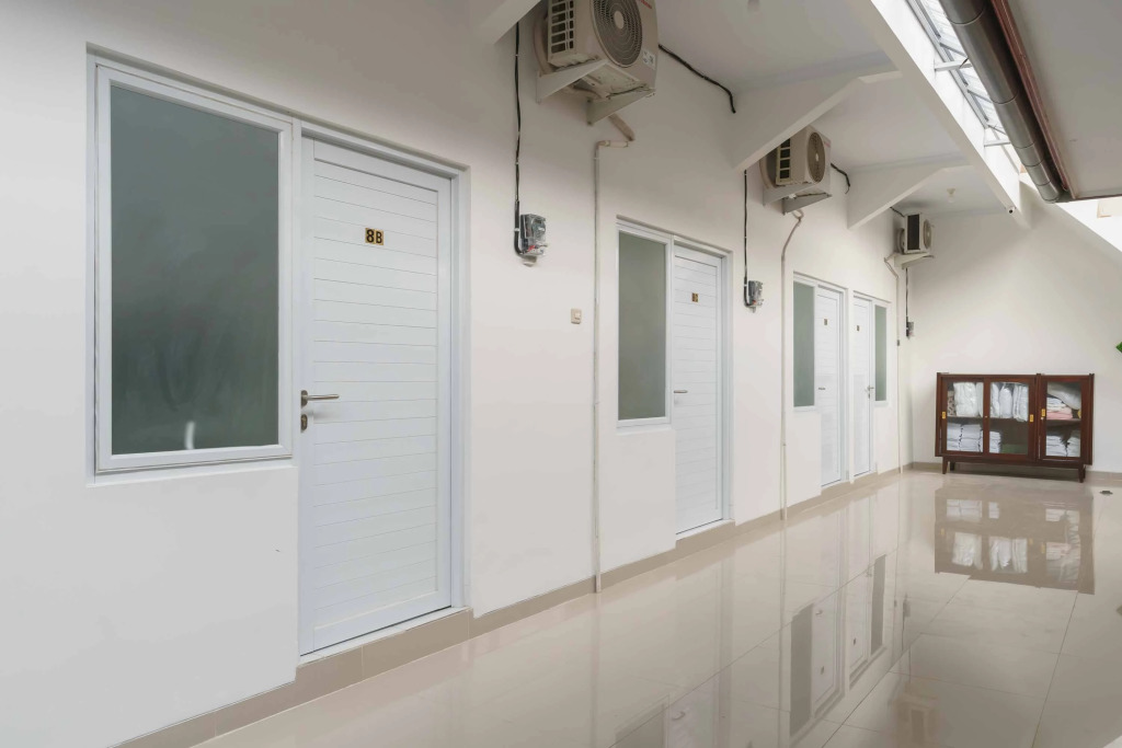 RedDoorz Syariah near Exit Toll Jatiwarna 2