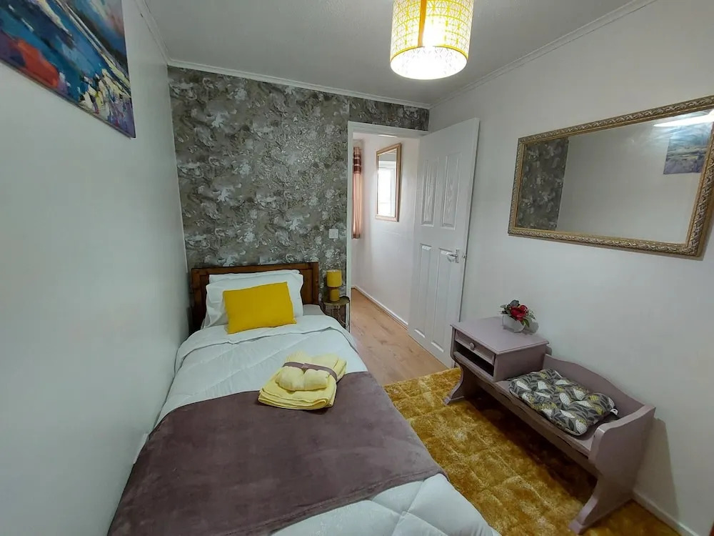 2-bed House in the Heart of Woodhouse, Leeds