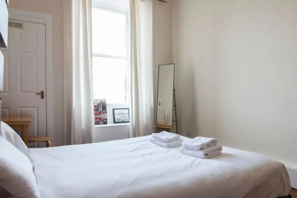 2 Bedroom New Town Flat In Edinburgh