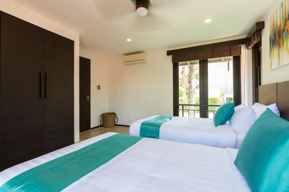Villa Divina - Stunning Pool Villa 3 Mins Walk to Beach