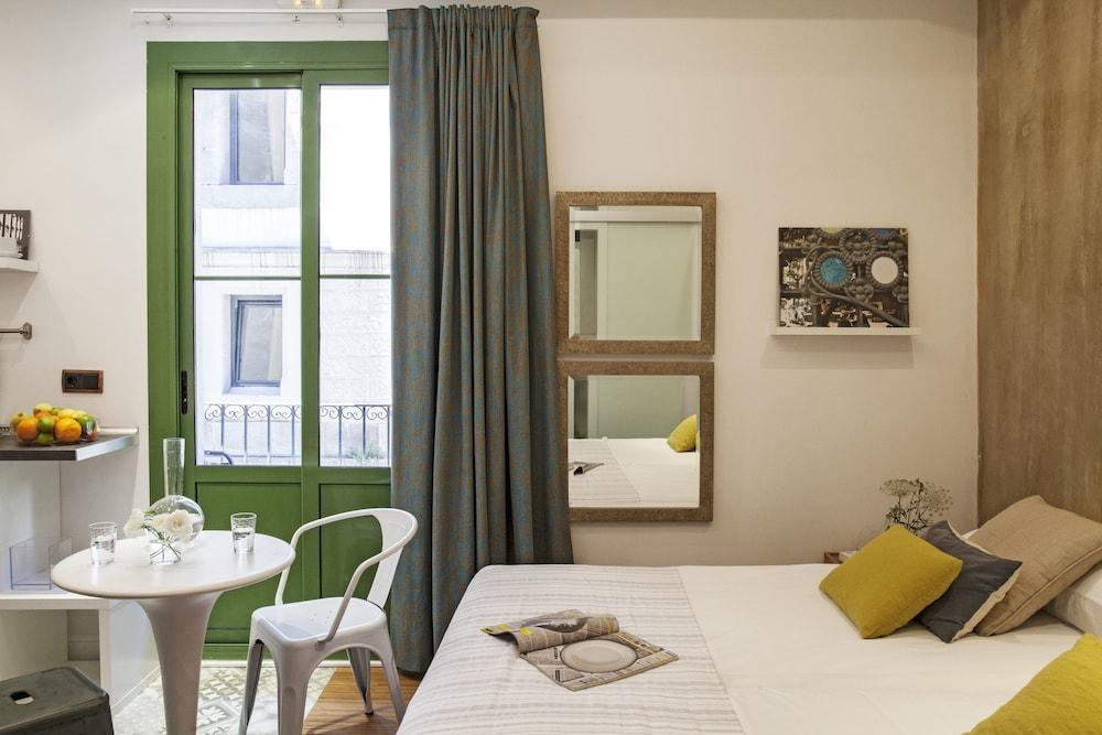 Apart. In Barcelona Damas