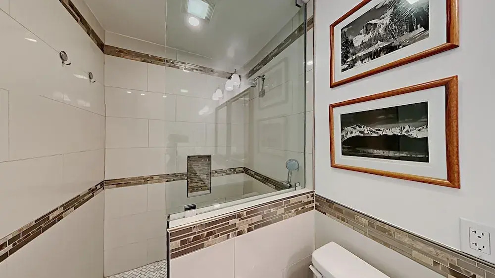 515 2 Bedroom Condo