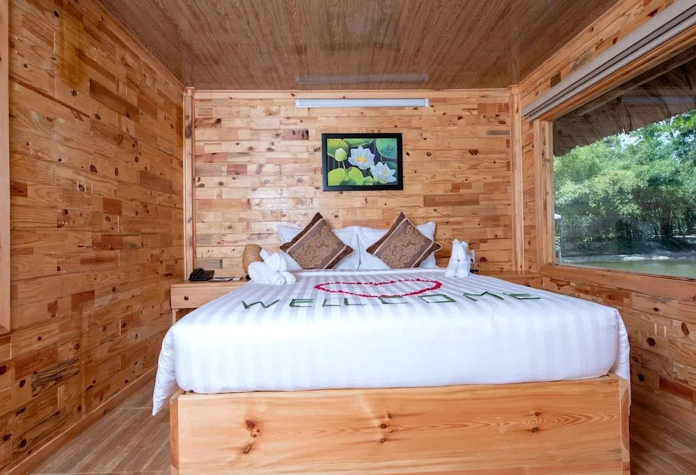 Ha Gia Ecolodge & Riverside