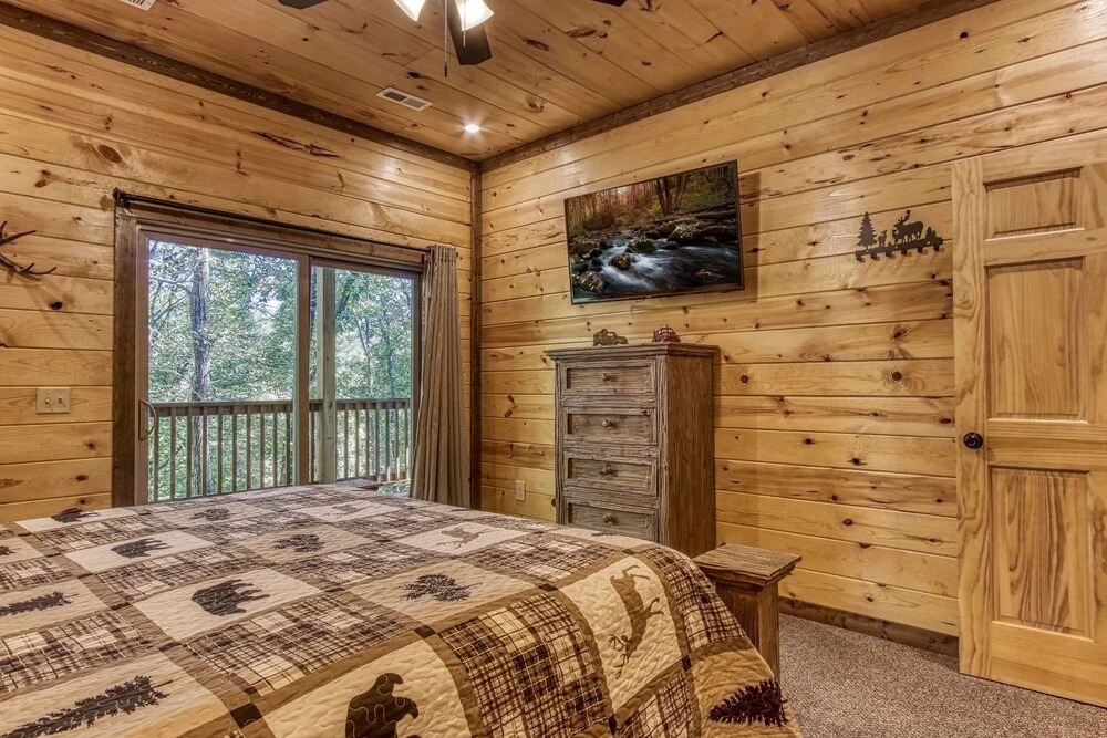 ERN822 - Smoky Oasis - Great Location, Private Indoor Heated Pool! cabin