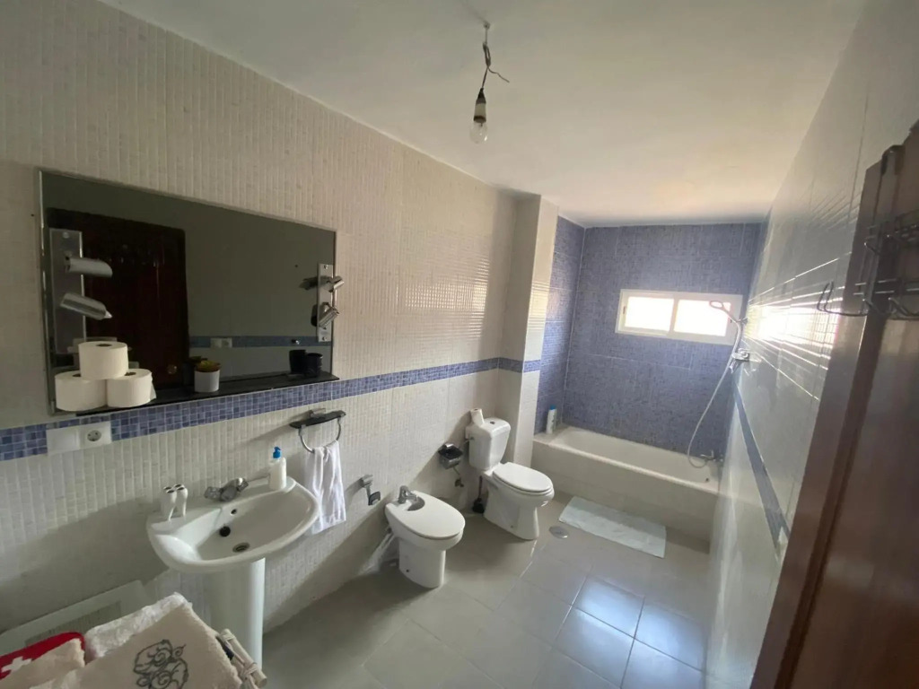 AMPLIO y CÉNTRICO APARTAMENTO CON APARCAMIENTO GRATUITO ALREDEDOR