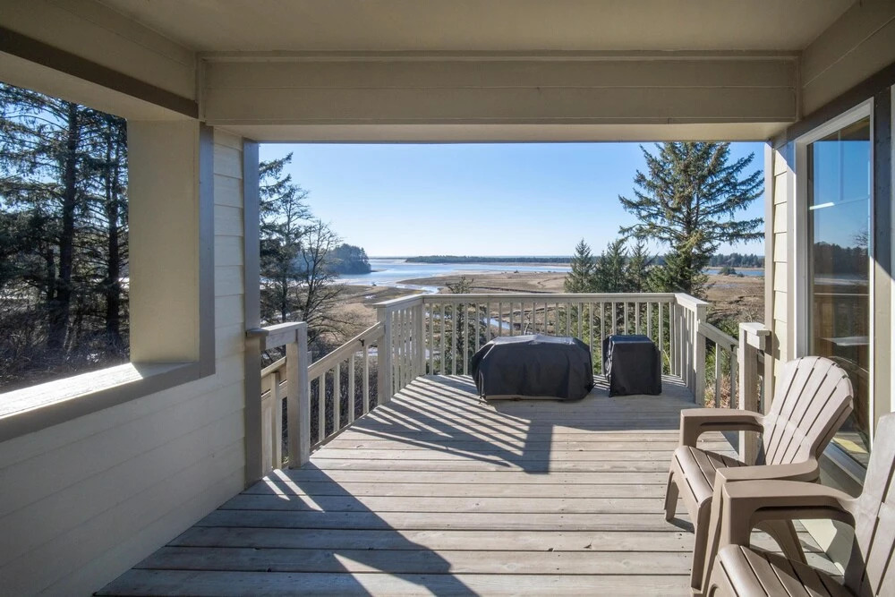 Stunning Bay and Ocean Views with Soaking Tub - Serene Coastal Escape