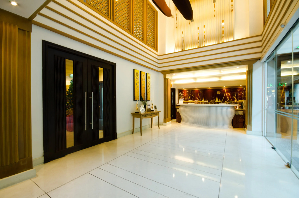 The StandardX, Bangkok Phra Arthit