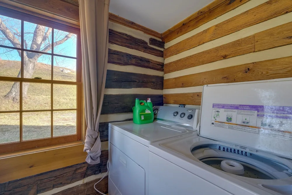 Historical Paris Cabin on Farm w/ Fire Pit!