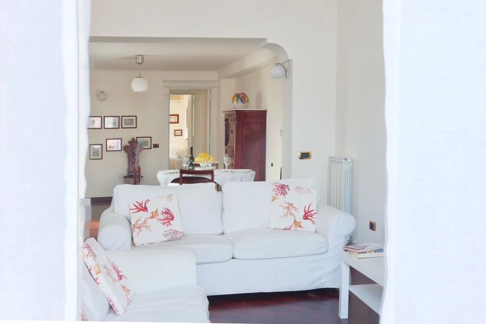 Leonelli Flat
