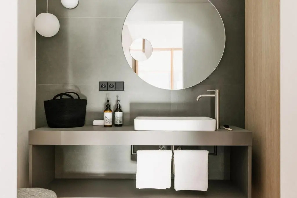 Lacumontes Lake View Apartments