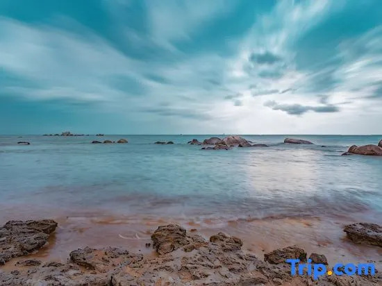 Bay as beautiful as hometown (Sanya Longwan Station Store)