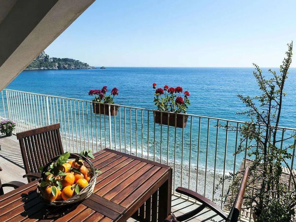 Taormina Stationhouse