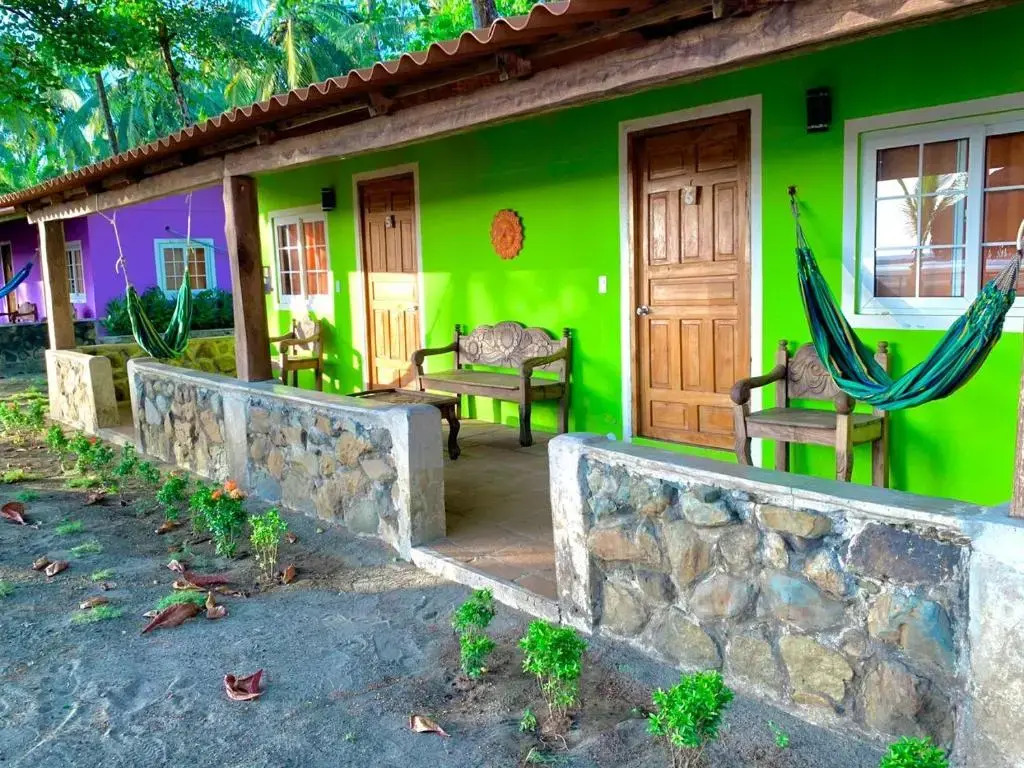 Hotel Oasis & Surf Camp