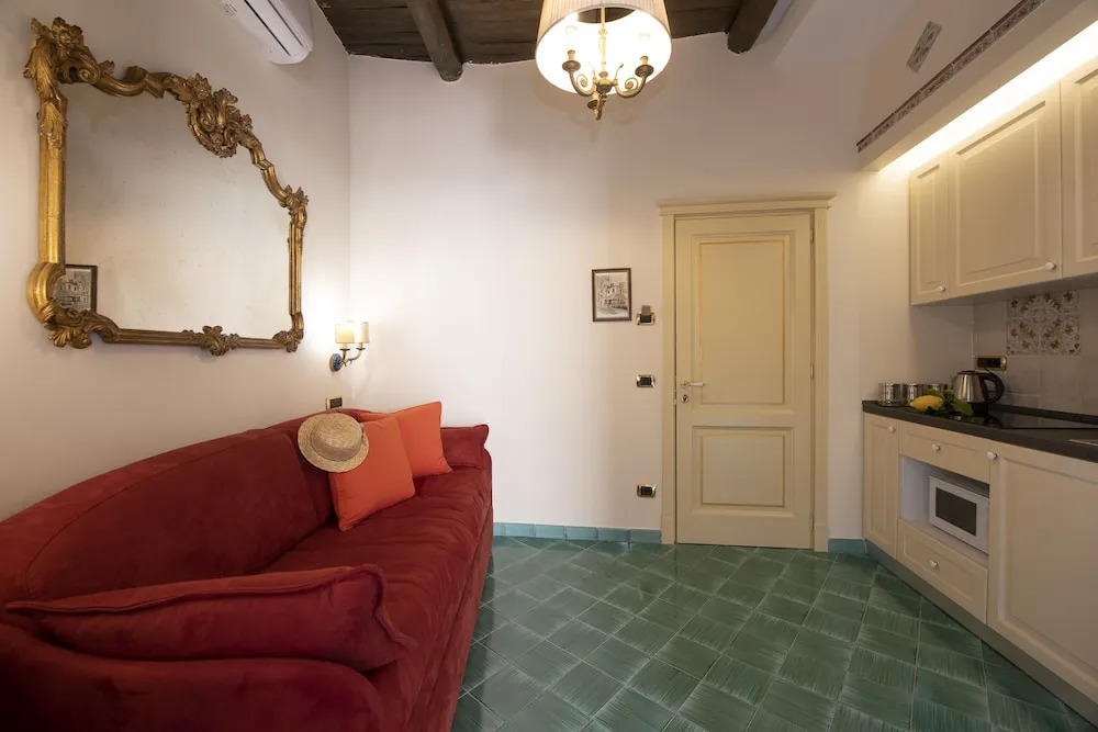Amalfi Old Square room & apartments , 73 steps from the street