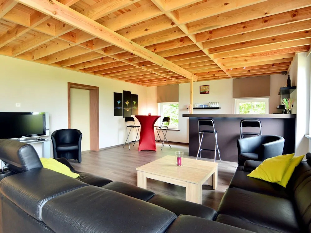 Garden-view Holiday Home in La Roche-en-ardenne