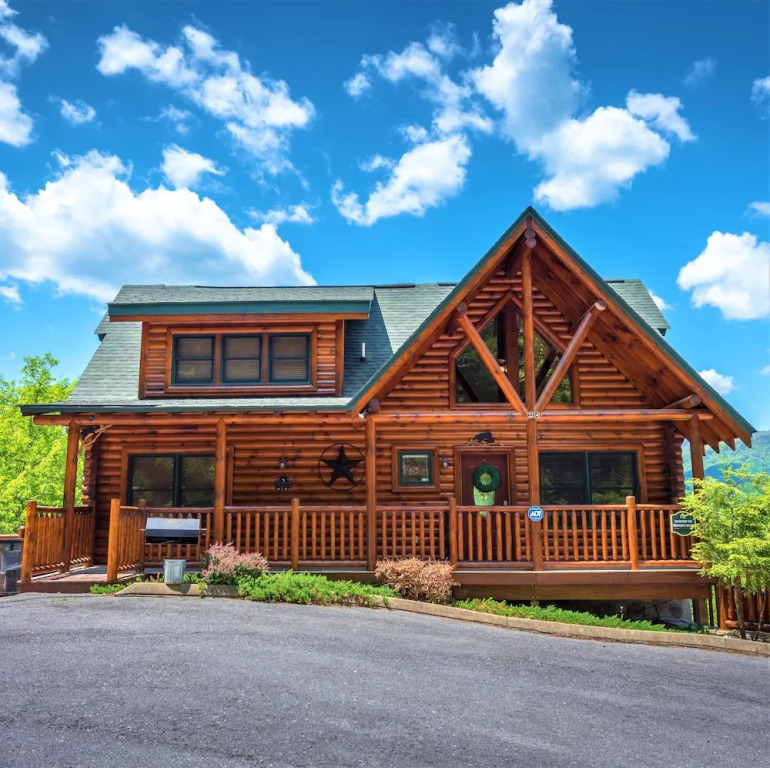 Knockin' On Heaven's Door - 5 Br cabin by RedAwning