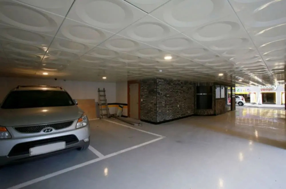 Hotel Six