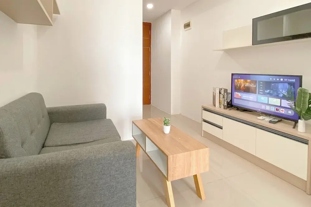 Warm And Simple 1Br Apartment At Vittoria Residence