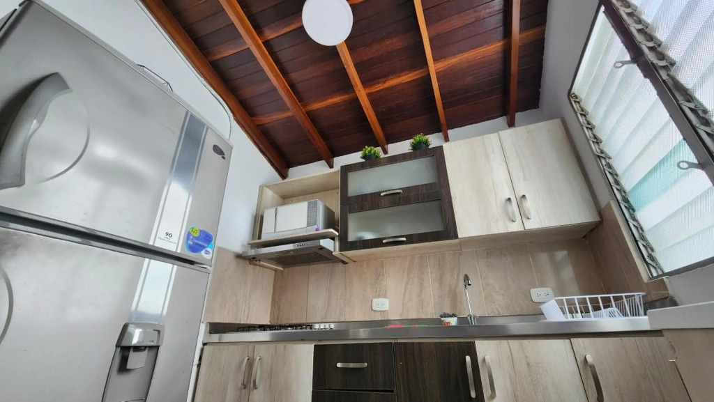 confortable apartamento en envigado muy central wifi de 300 megas