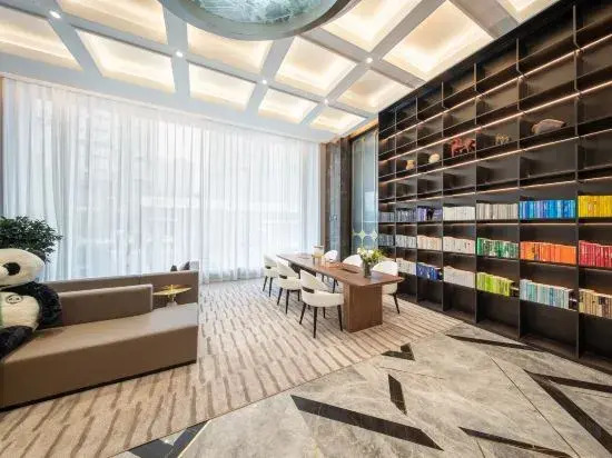Atour Hotel Chengdu Longquan Shimao Plaza