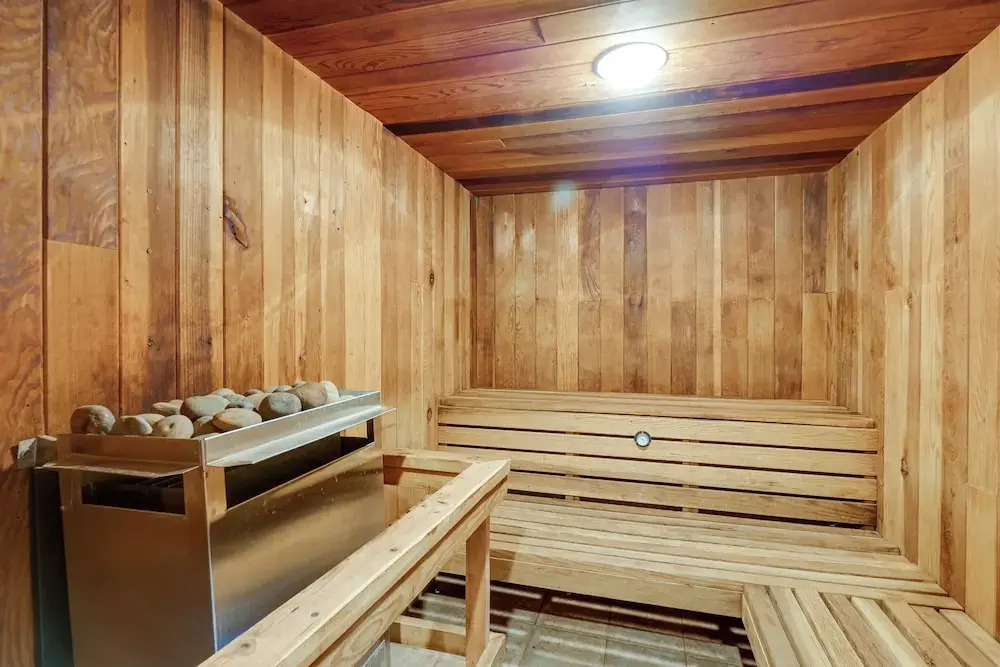 Mtn & Lake Views: Chic Keystone Studio