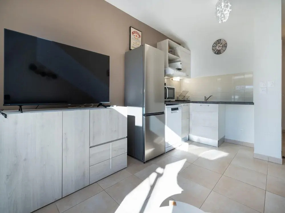 Peaceful Villa in Serignan