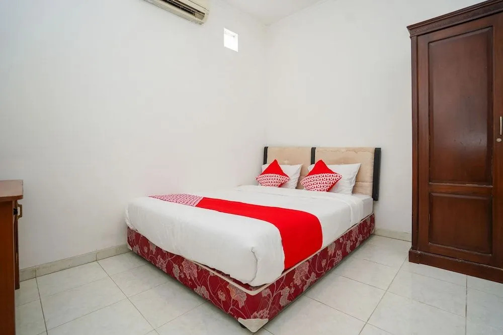 OYO 1281 Home Stay 83