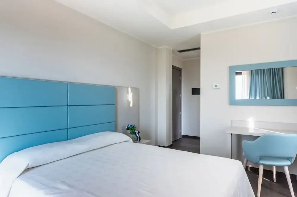 LUAL Bleisure Hotel