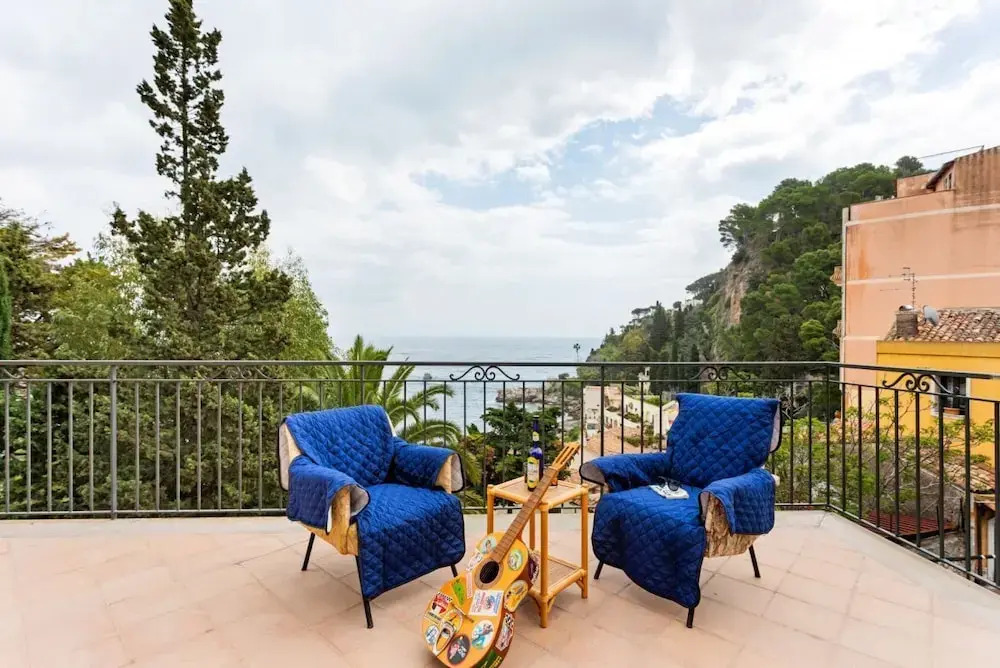 MAZZARò APARTMENT WITH TERRACE AND SEAVIEW