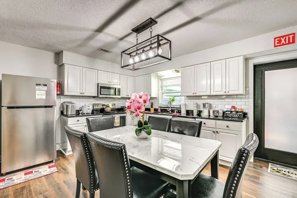 Breezy Lutz Home w/ Patio: Perfect for Long Stays